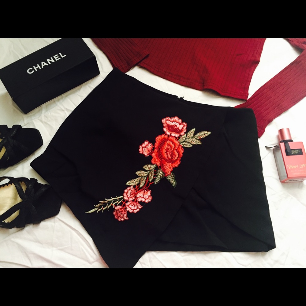 Rose Embroidered Mini Skort Skirt Shorts